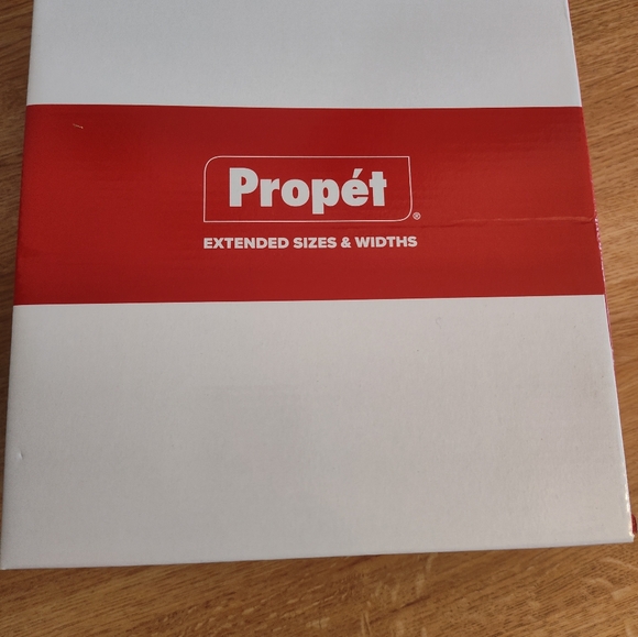 Size 7 mint green Propet Travel bound sneakers - Picture 2 of 8